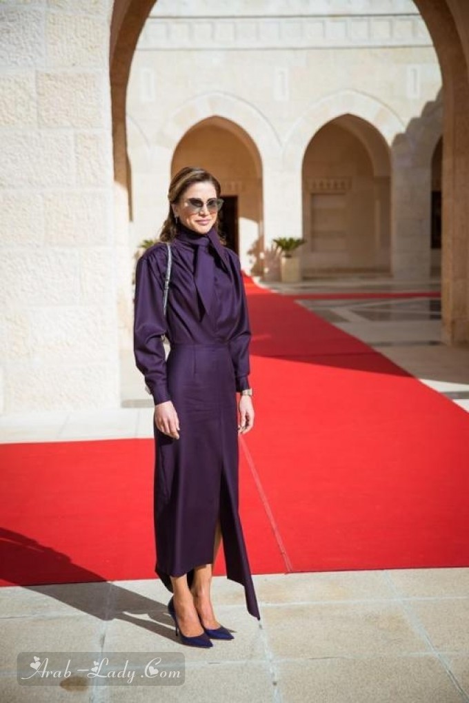 شاهدي أيقونة الموضة العربية الملكة رانيا في اطلالات محتشمة