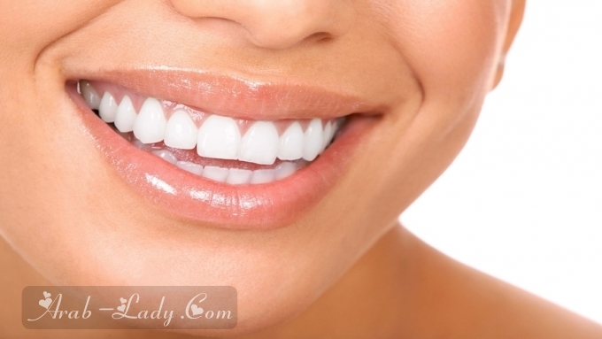 أفضل 5 وصفات منزلية لتبييض الأسنان ستجعل ابتسامتك كالنجمات 