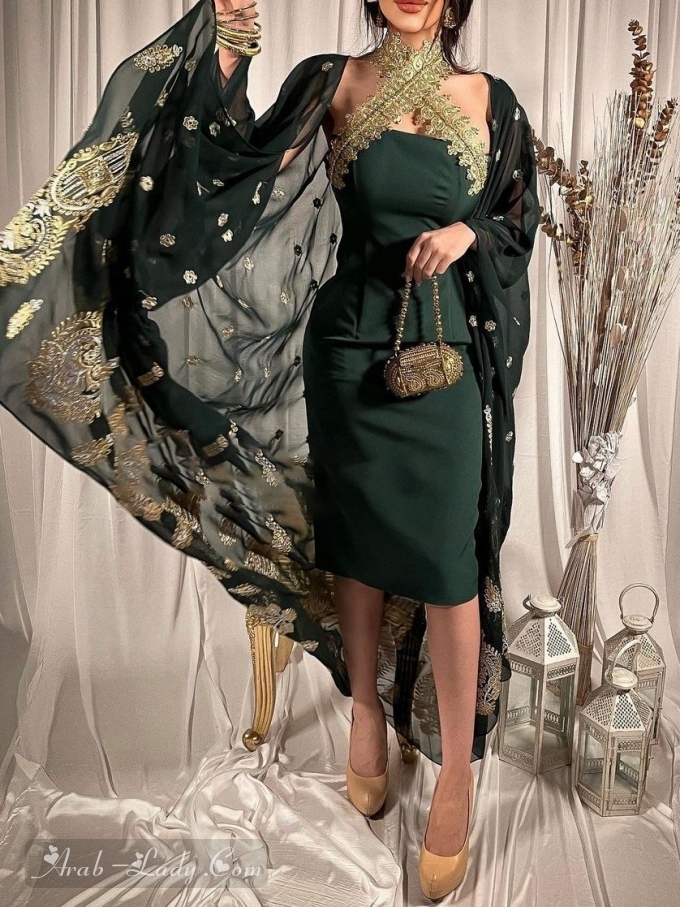 فستان أخضر داكن مطرز برقبة معلقة + طقم كارديجان شبكي من قطعتين