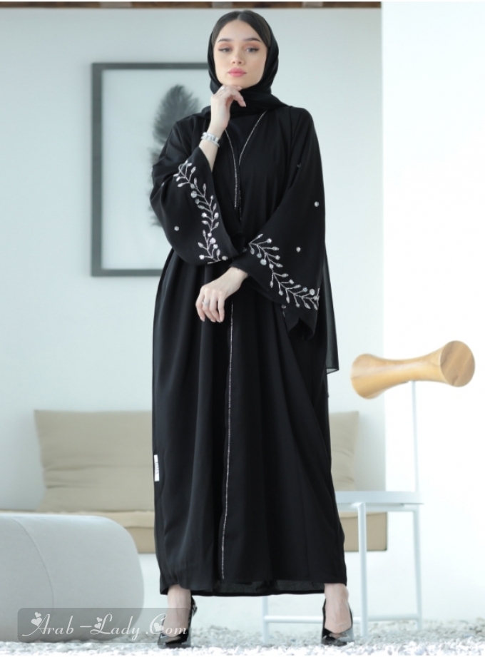 Black bisht abaya with embellished sleeves. Comes with a headscarf.