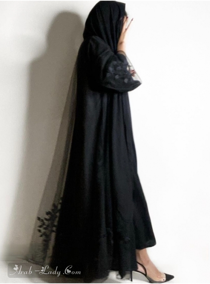 عباية من 3 قطع باللون الأسود من قماش التول مطرزة مع فستان أسود وشيلة