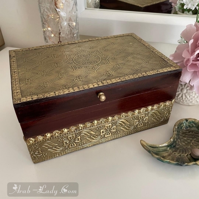 صندوق مجوهرات خشبي عتيق من مينين