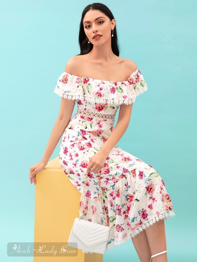 فستان مكشوف الكتف بطباعة زهر شامل دانتيل متباين اللون حافة مكشكشة